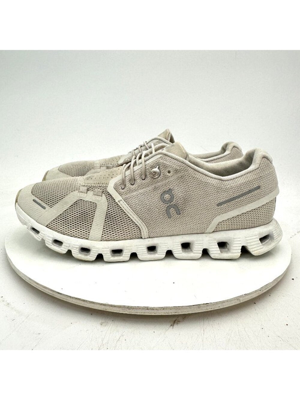 On Cloud 5 Swiss Engineering Women Size 10 59-98773 Pearl White Running Shoes
